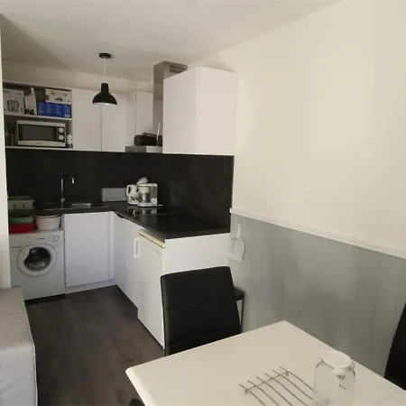 2 Pieces Avec Cabine, Parking, Internet - - Fr-1-313-159 Bagnères-de-Luchon