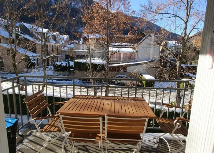 2 Pieces Avec Cabine, Parking, Internet - - Fr-1-313-159 Bagnères-de-Luchon