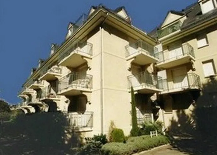 2 Pieces Avec Cabine, Parking, Internet - - Fr-1-313-159 Bagnères-de-Luchon